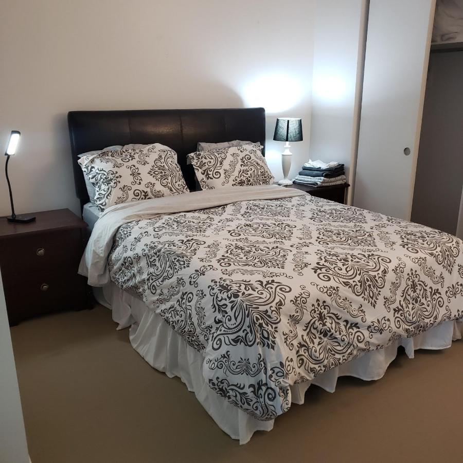 Lovely Guest Entire Apartment Minutes From Ottawa Airport المظهر الخارجي الصورة