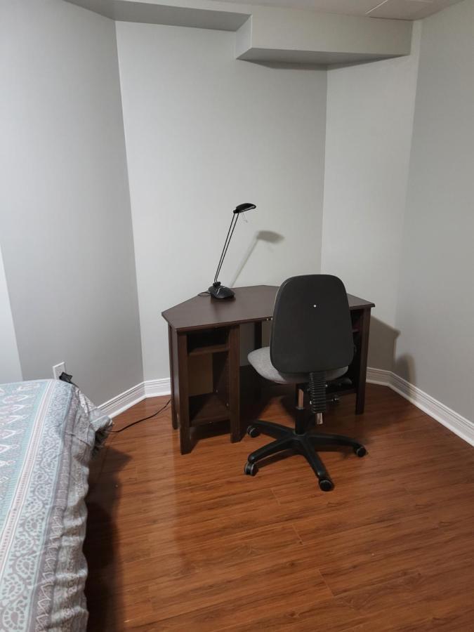 Lovely Guest Entire Apartment Minutes From Ottawa Airport المظهر الخارجي الصورة