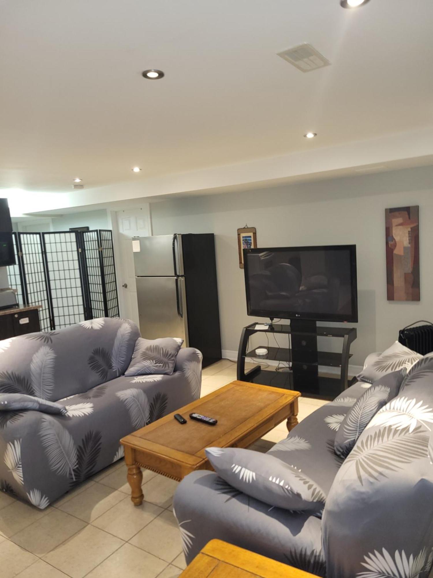 Lovely Guest Entire Apartment Minutes From Ottawa Airport المظهر الخارجي الصورة